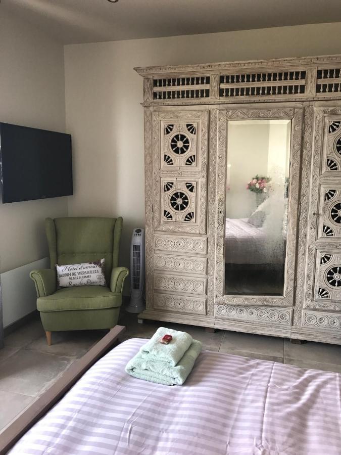 Dieu L'amour - Galimard Apartment